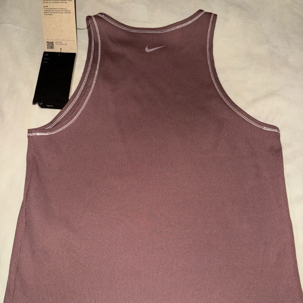Nike Women’s Tank Top - Picture 4 of 4